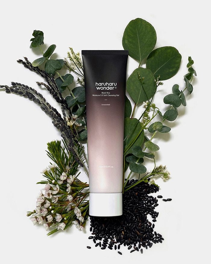 Haruharu Wonder Black Rice Moisture 5.5 Soft Cleansing Gel tube with black rice grains and botanicals — EmartGCC Kuwait