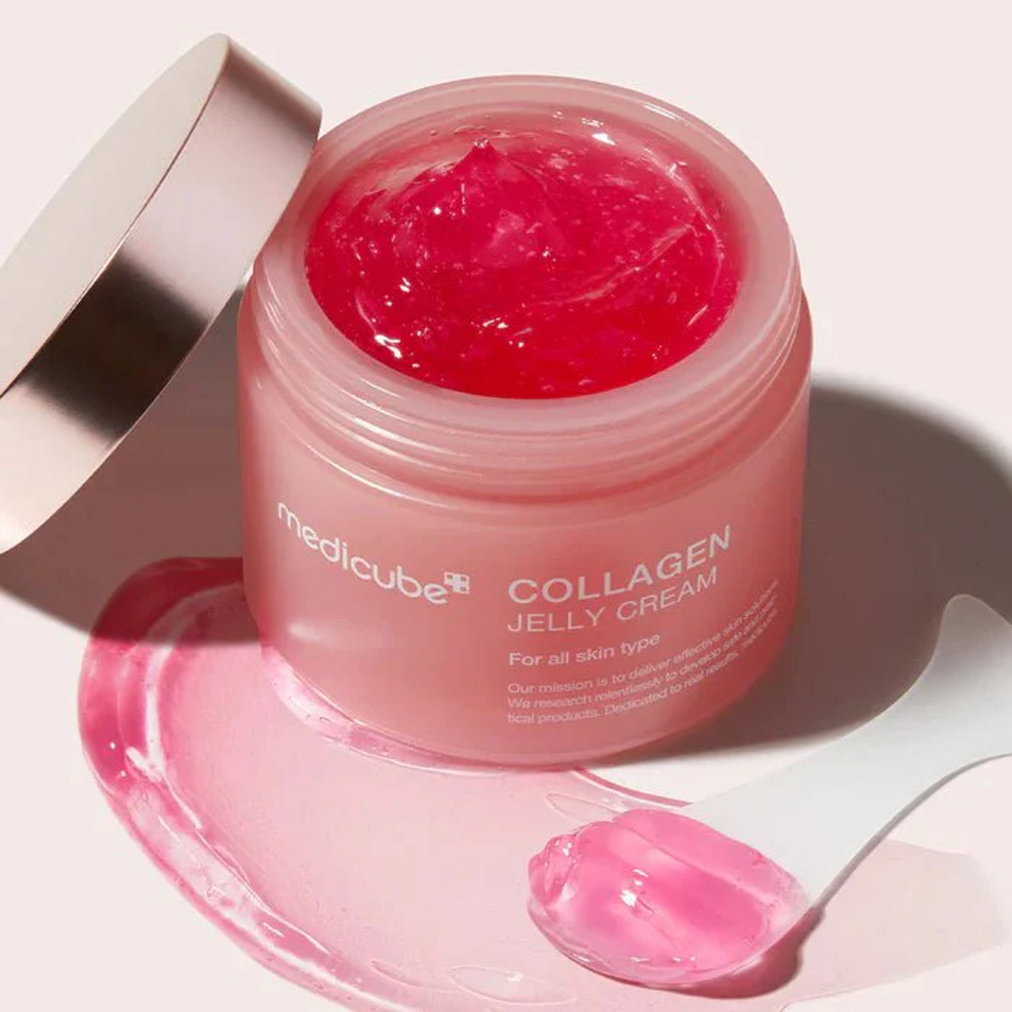 Key benefits of Medicube Collagen Jelly Cream: firmness, glow, plumping and deep hydration